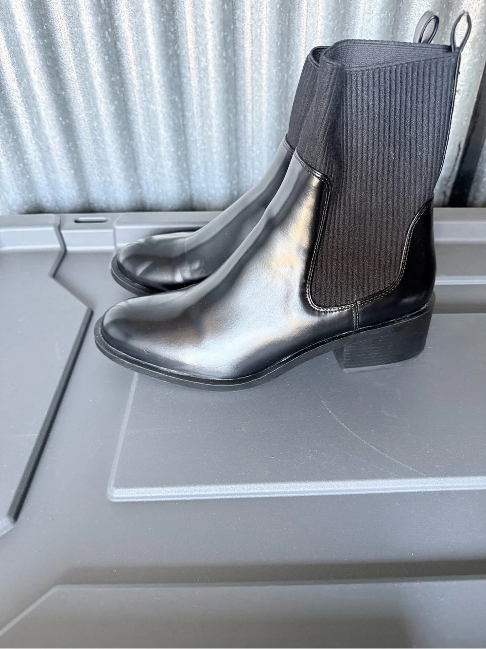 Zara sleek chelsea